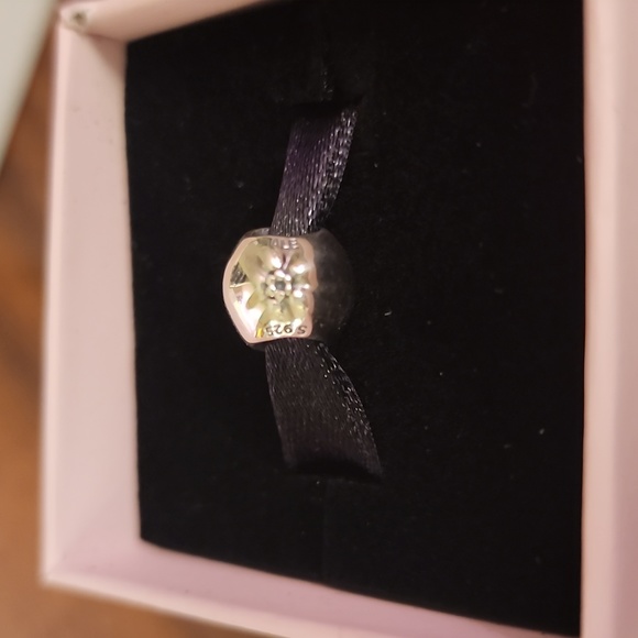 Pandora Apple of My Eye charm with 14k gold leaves - Picture 2 of 4